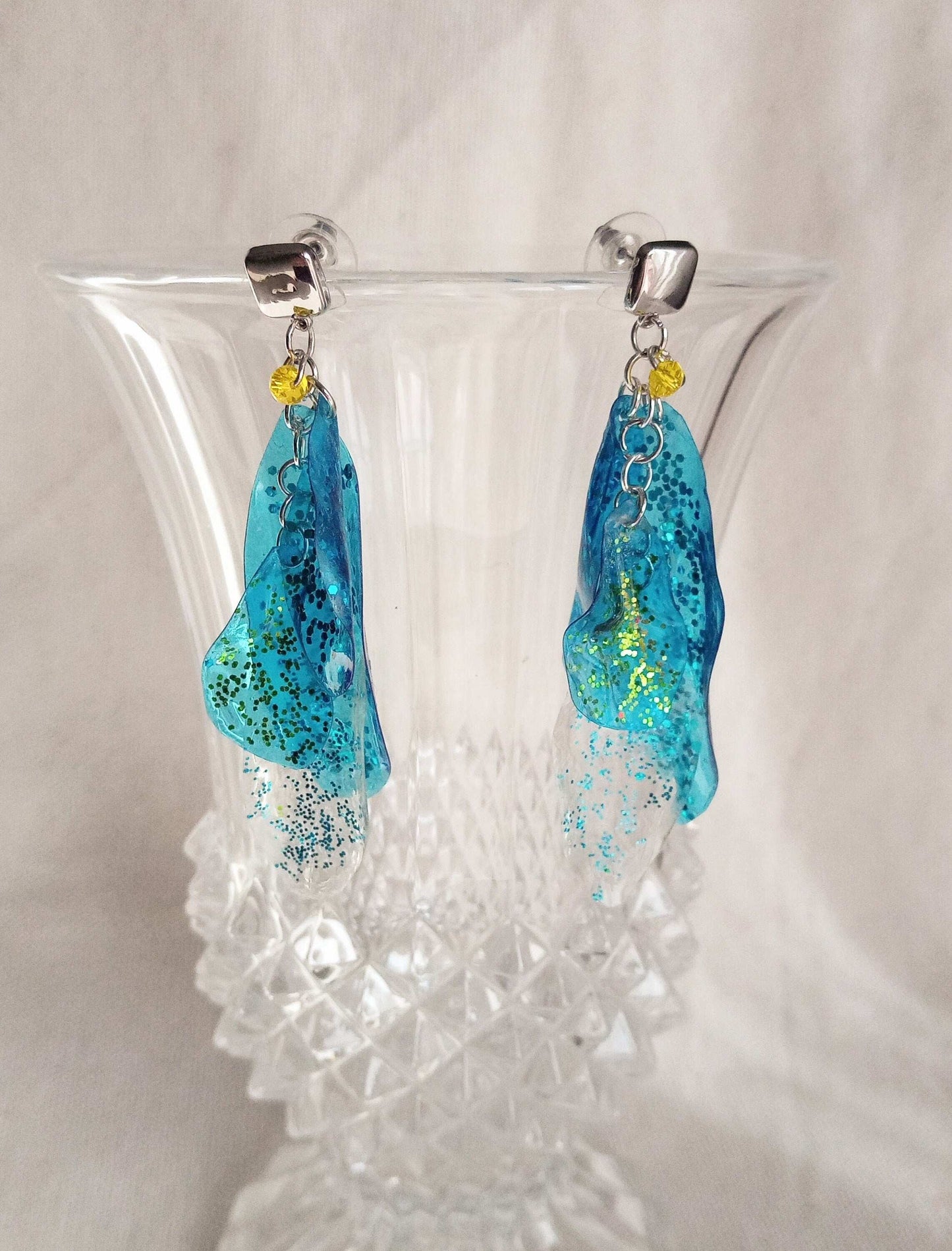 Boucles d'oreilles clous romantiques bleu et vertes, upcycling