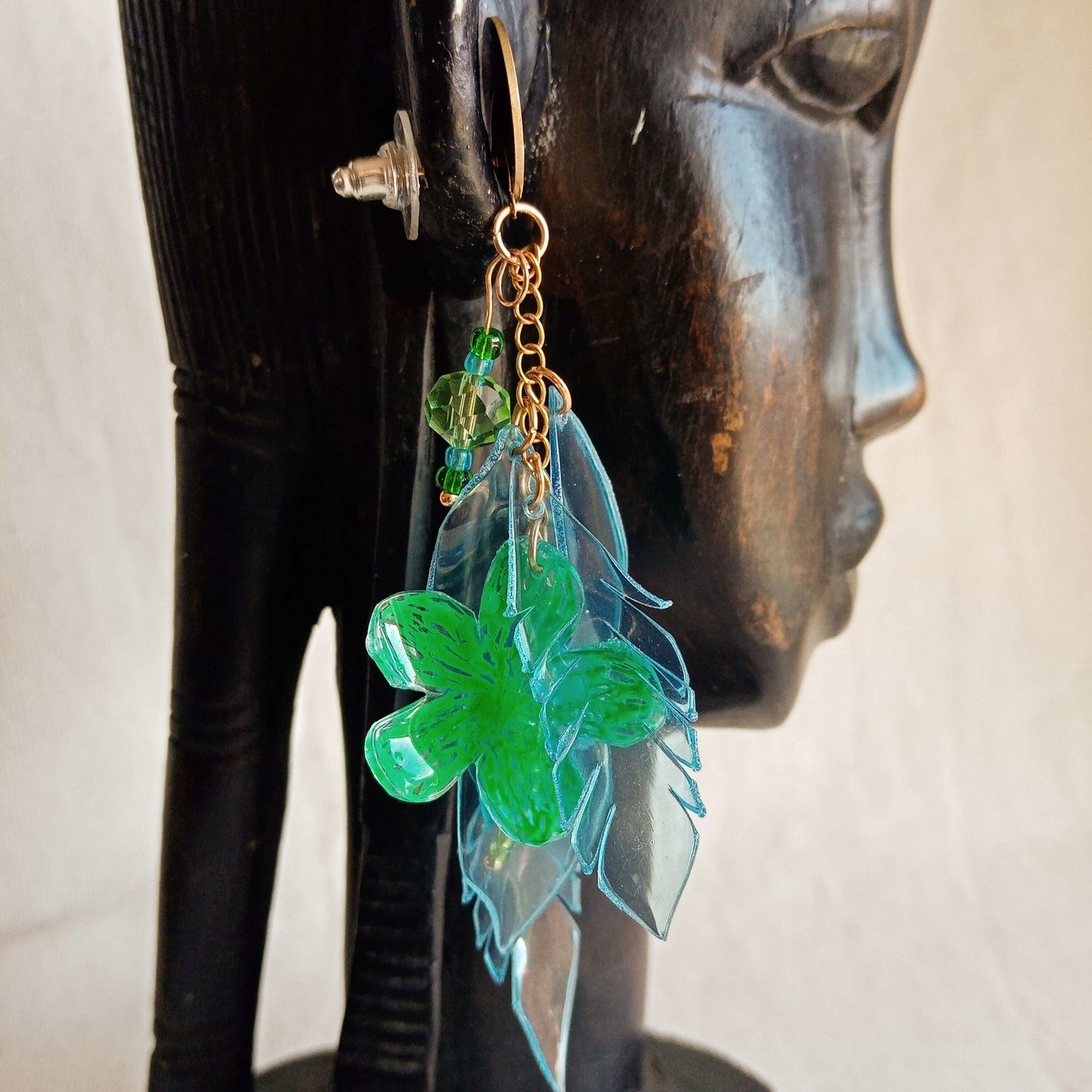 Boucles d'oreilles clous romantiques bleu et vertes, upcycling