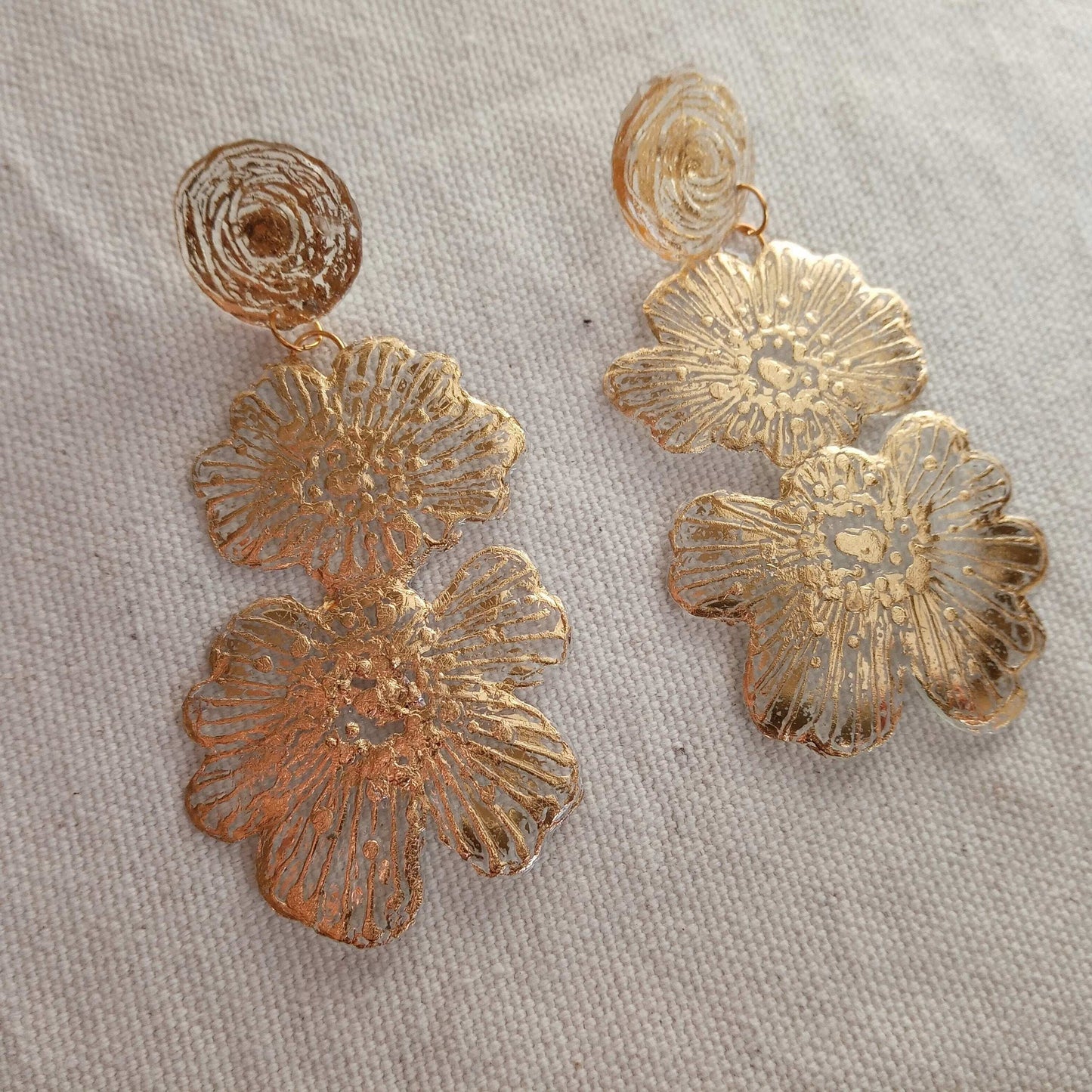 Clous d'oreilles fleurs dorées pendantes longues bohèmes