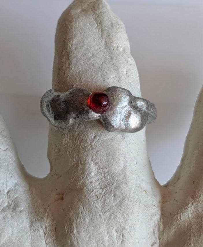 Bague anneau perle rouge étain massif T62.5