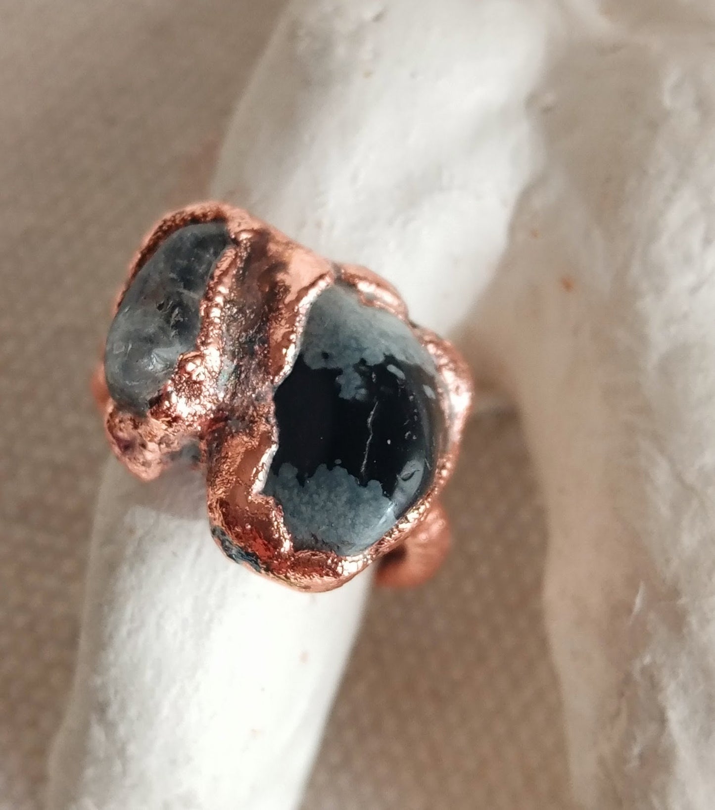 Bague T 51 brutaliste obsidienne et quartz fumé