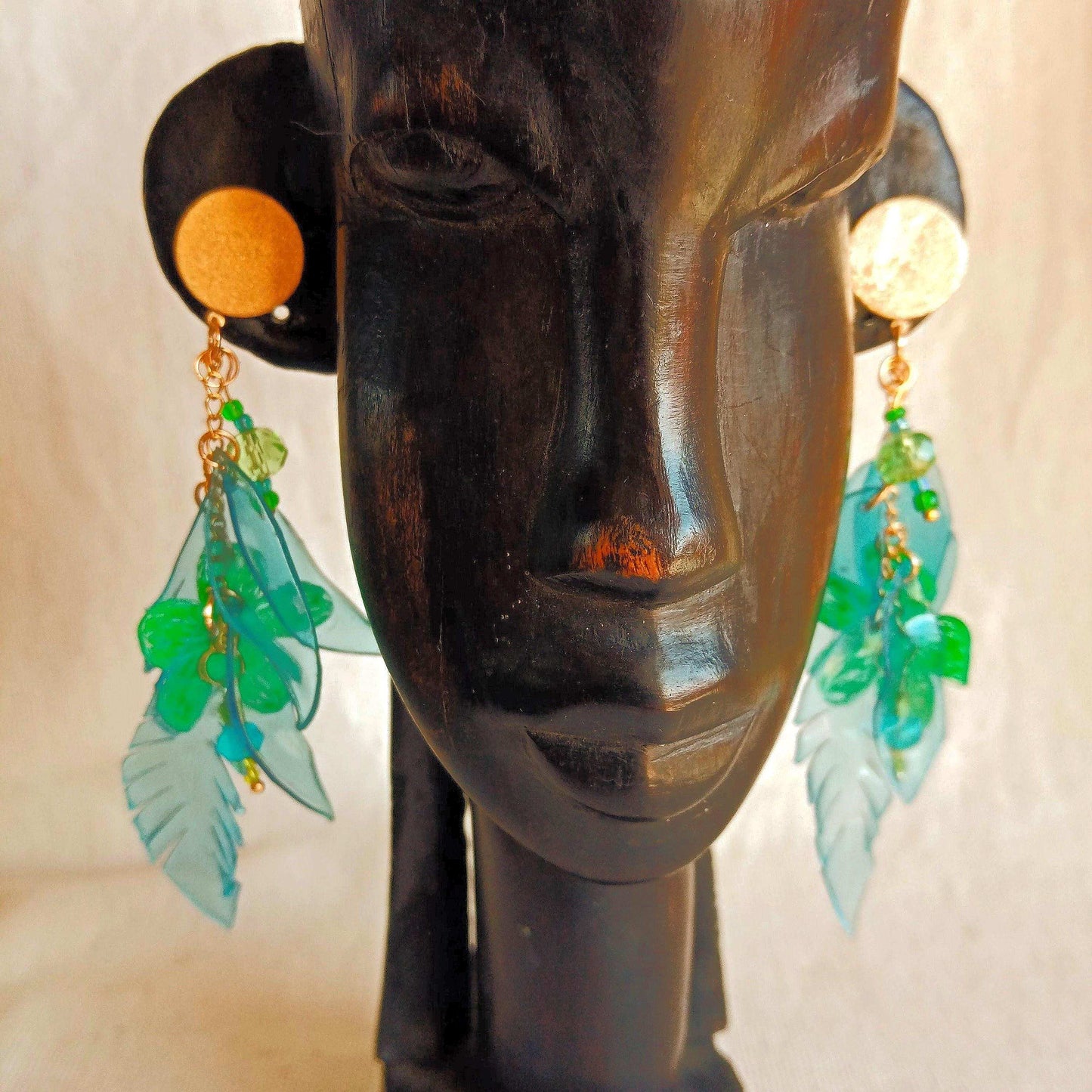 Boucles d'oreilles clous romantiques bleu et vertes, upcycling