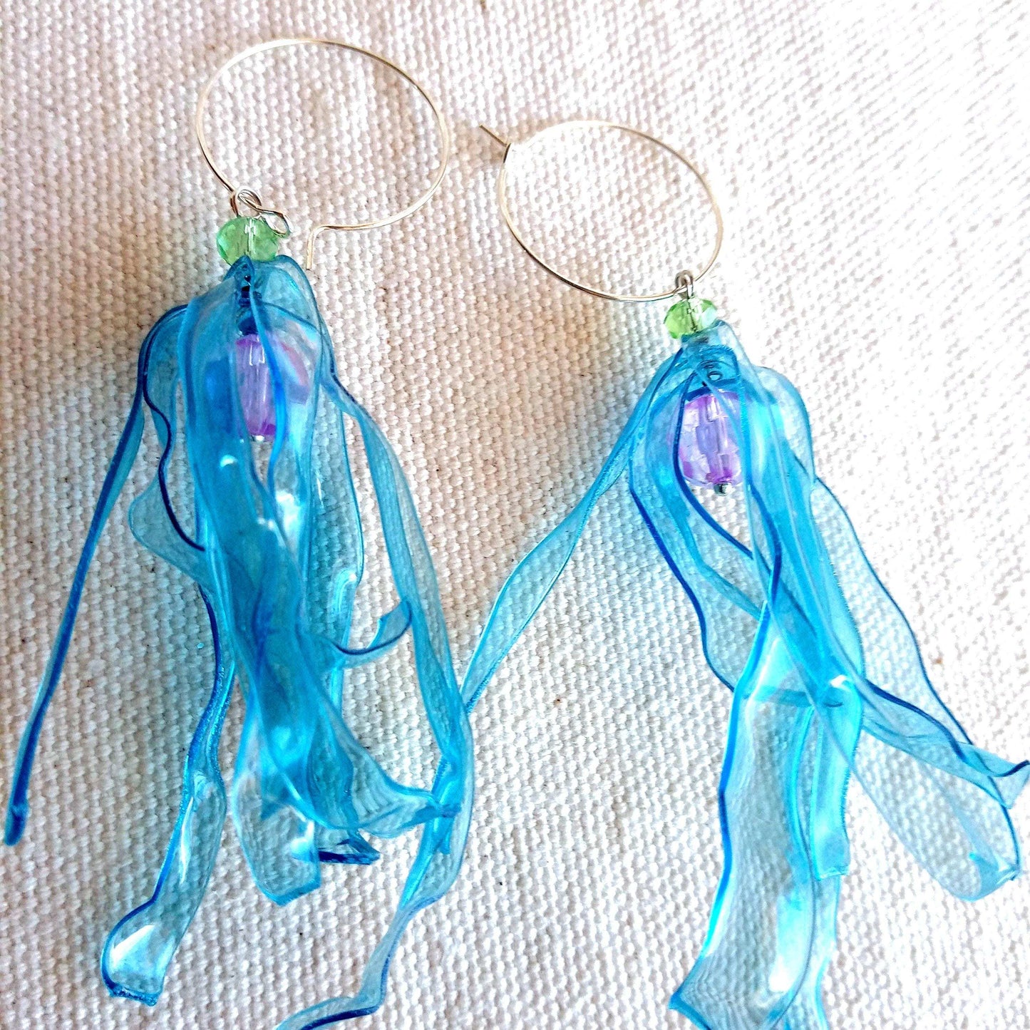 Créoles bleu et vertes, plastique upcycling