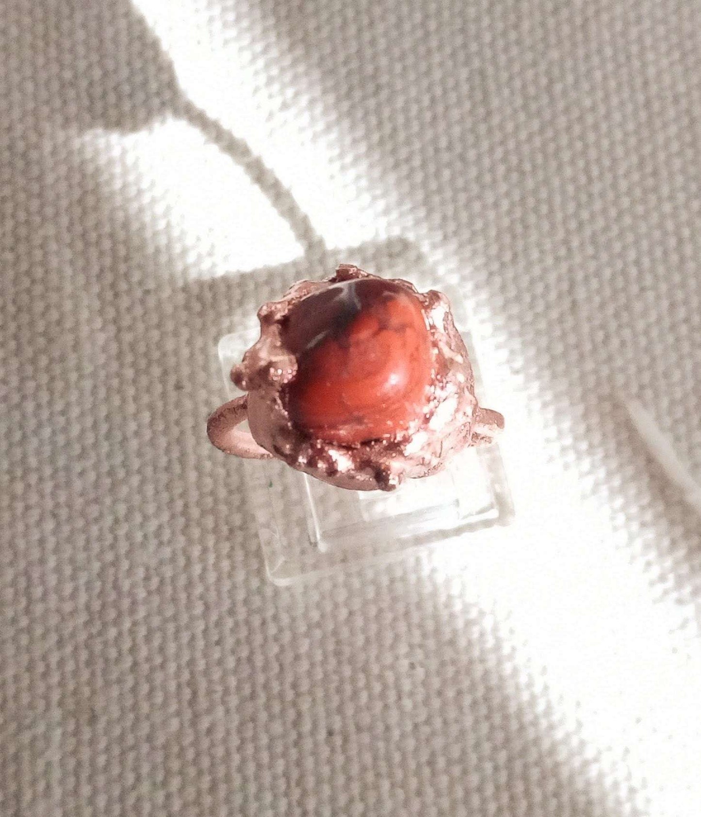 Bague Jaspe rouge T56 style brutaliste