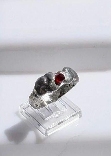 Bague anneau perle rouge étain massif T62.5
