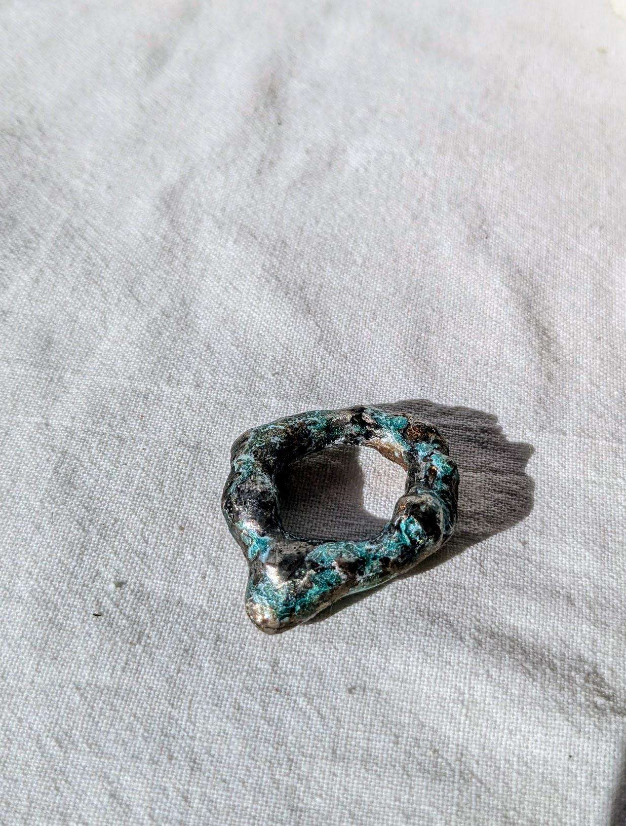 Bague anneau brutaliste contemporainT49 cuivre étain patiné bleu