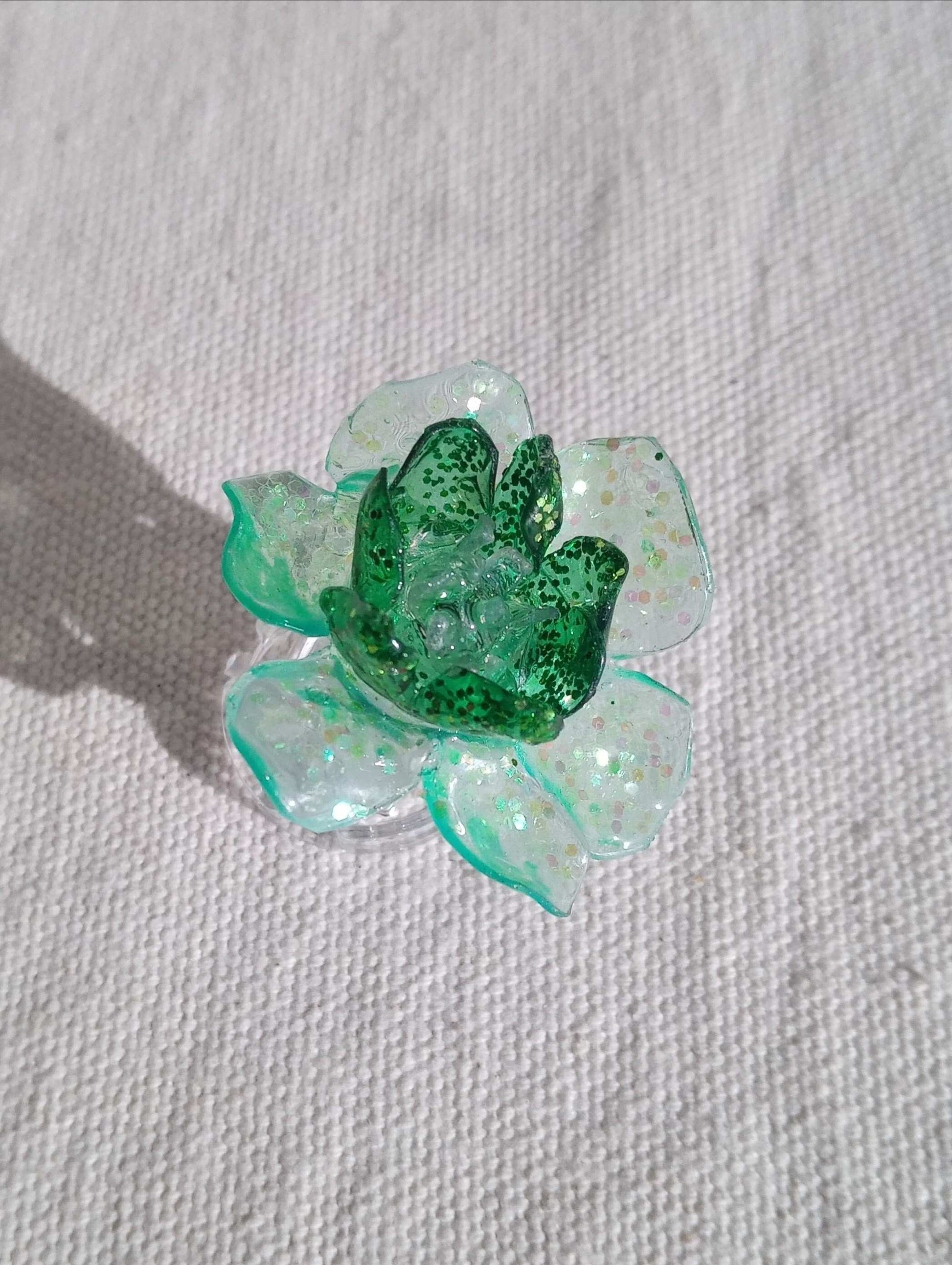 Bague  T55 fleur verte en plastique pailleté surcyclé