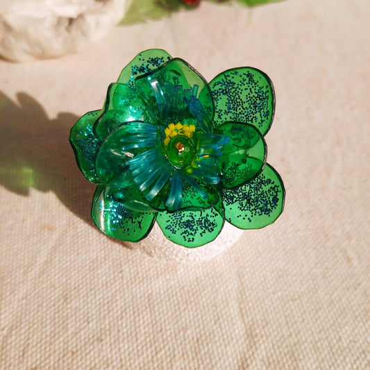 Bague  T56 fleur verte pailletée coeur jaune upcycling
