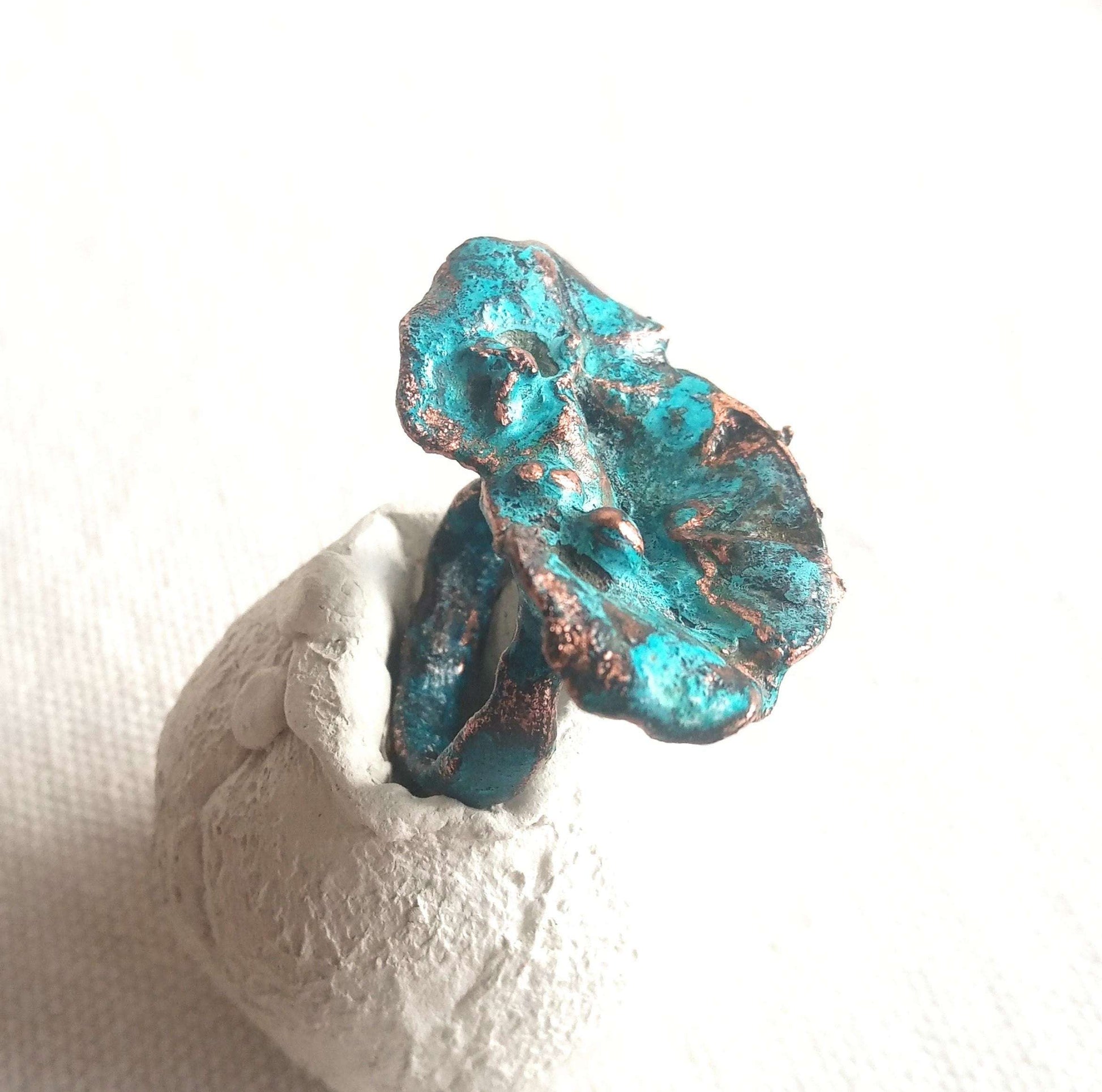 Bague T 58 organique cuivre bleuté fait main