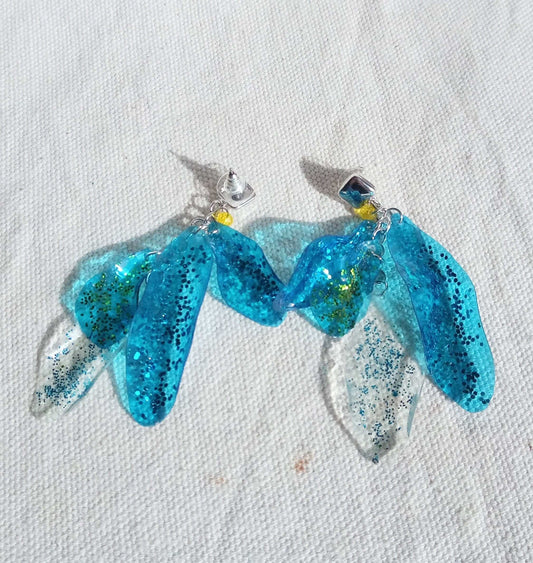 Boucles d'oreilles clous romantiques bleu et vertes, upcycling