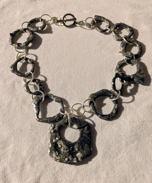 Collier  brutaliste gothique étain vieilli