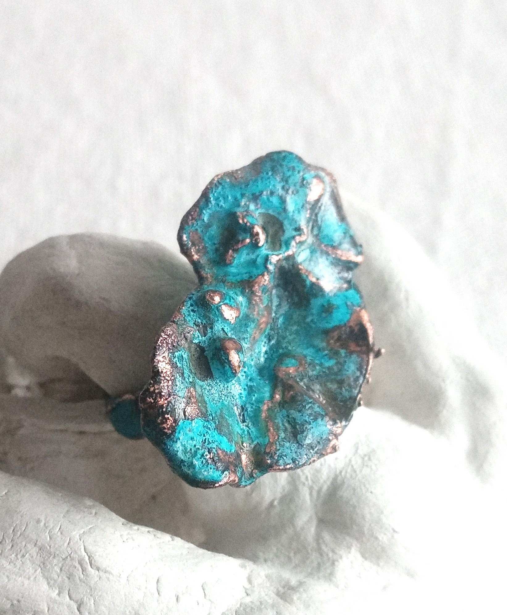 Bague T 58 organique cuivre bleuté fait main