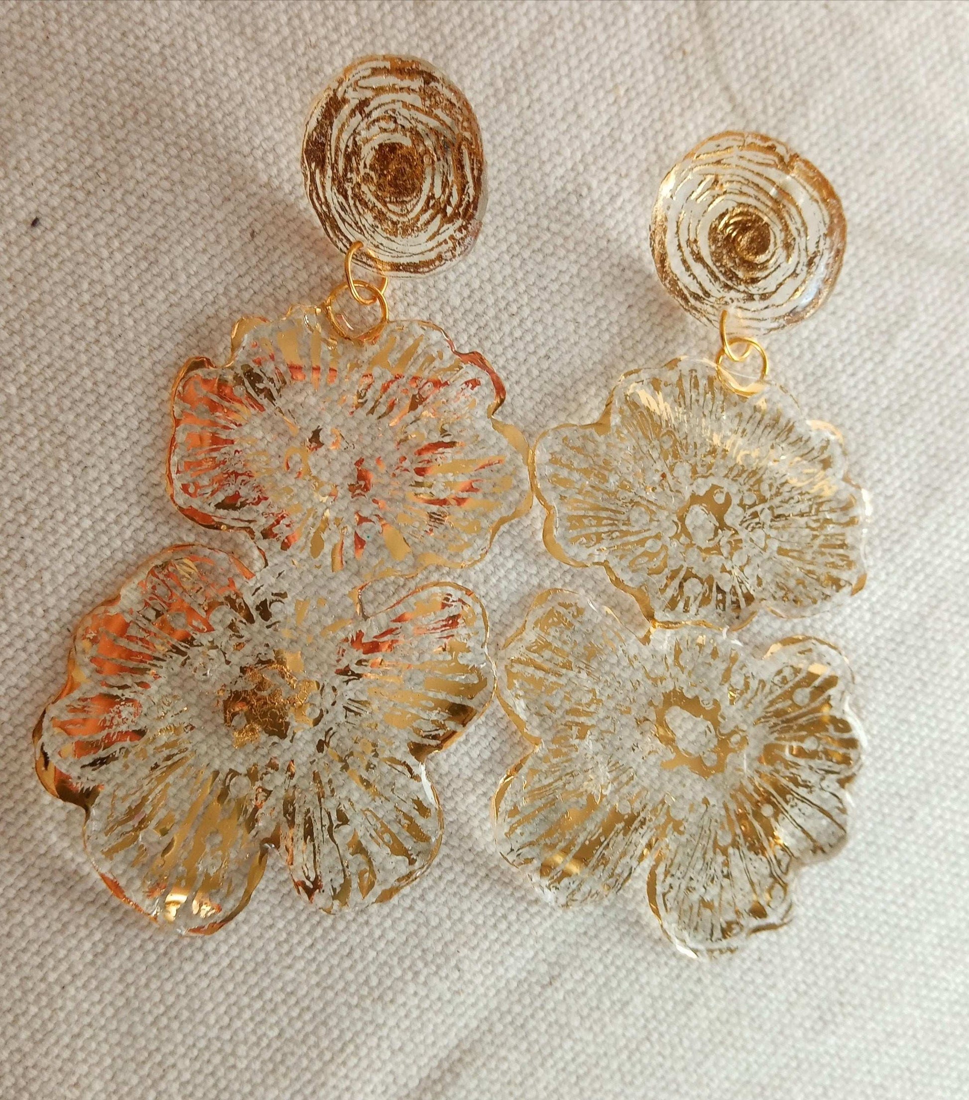 Clous d'oreilles fleurs dorées pendantes longues bohèmes fait main