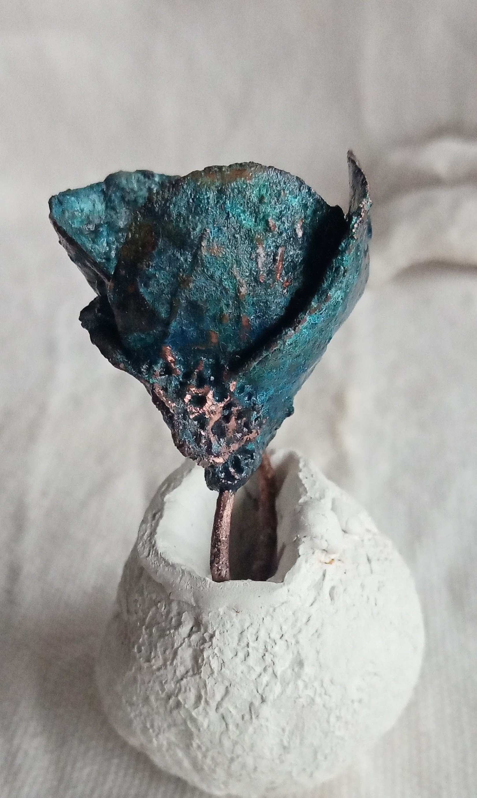 Bague T55 fleur bleue unique et audacieuse