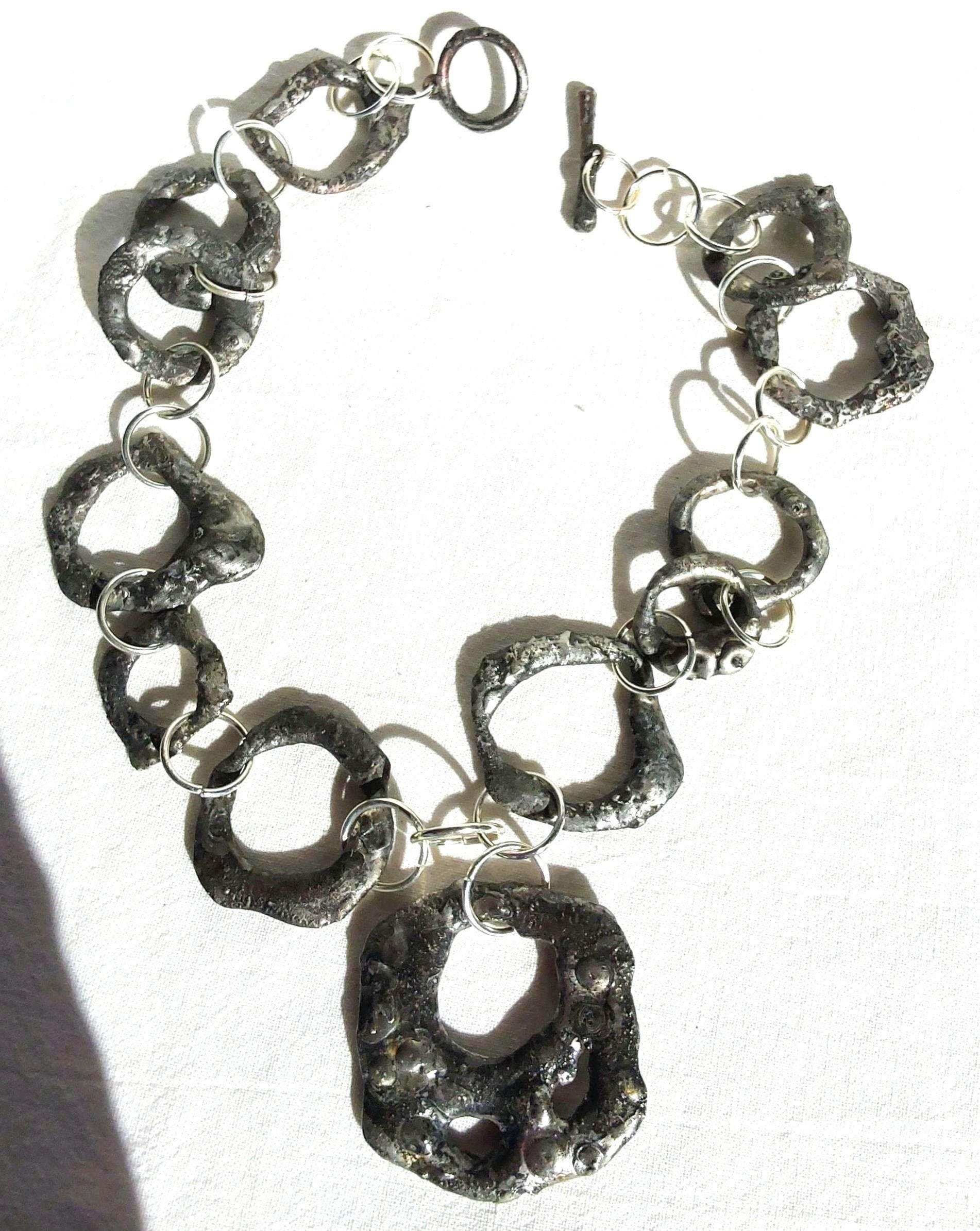 Collier  brutaliste gothique étain vieilli