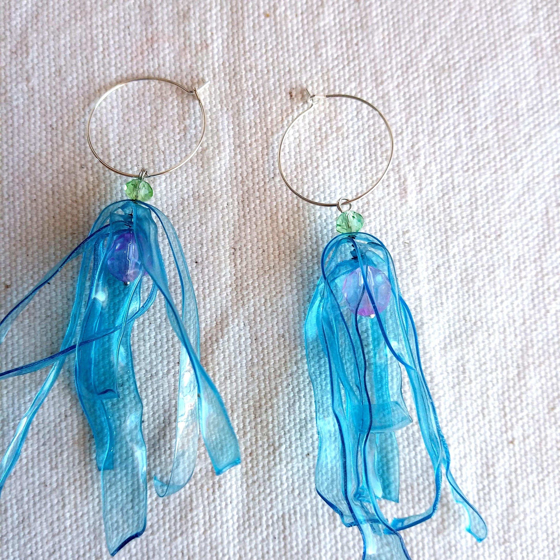 Créoles bleu et vertes, plastique upcycling