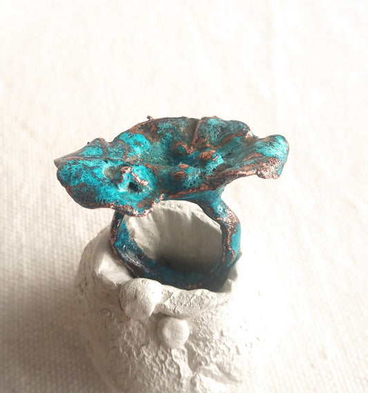Bague T 58 organique cuivre bleuté fait main