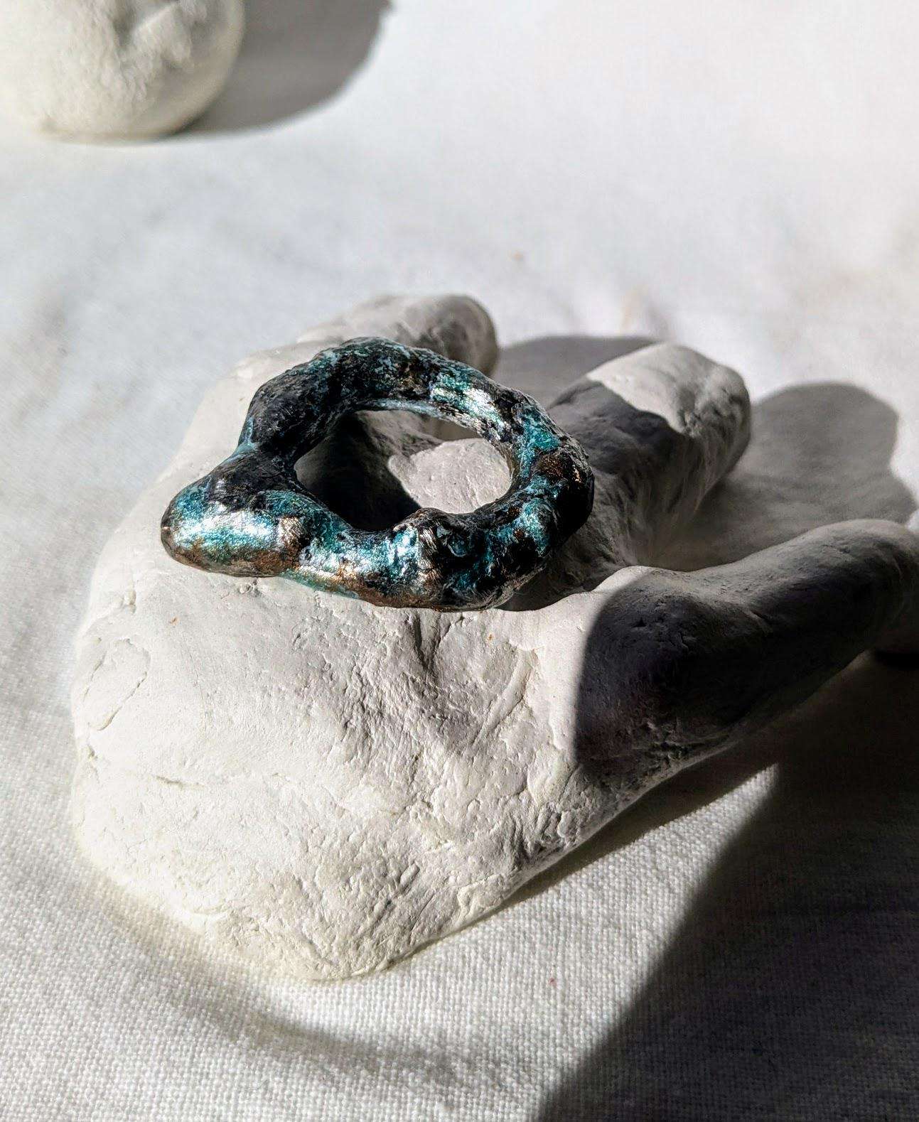 Bague anneau brutaliste contemporainT49 cuivre étain patiné bleu