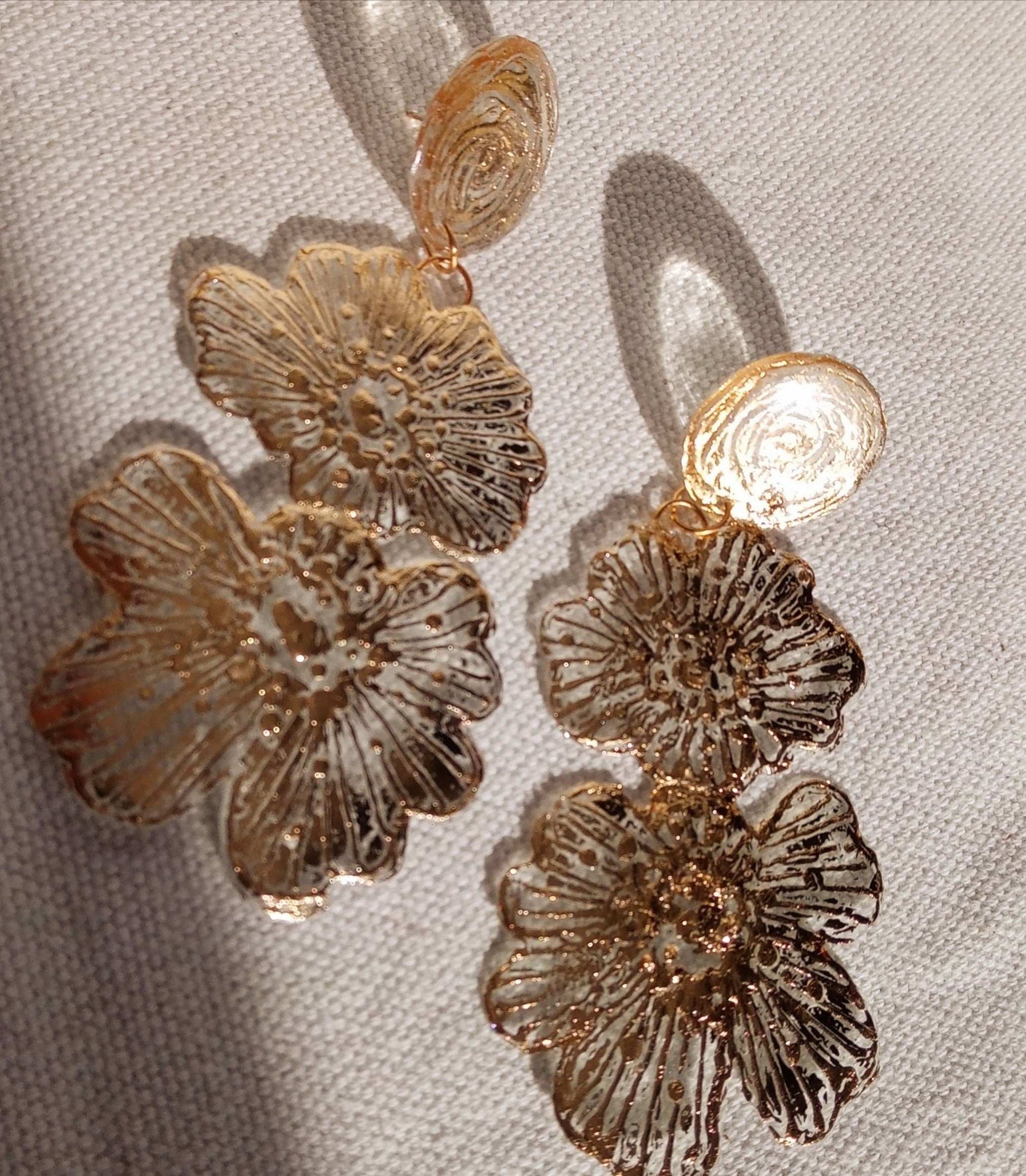 Clous d'oreilles fleurs dorées pendantes longues bohèmes