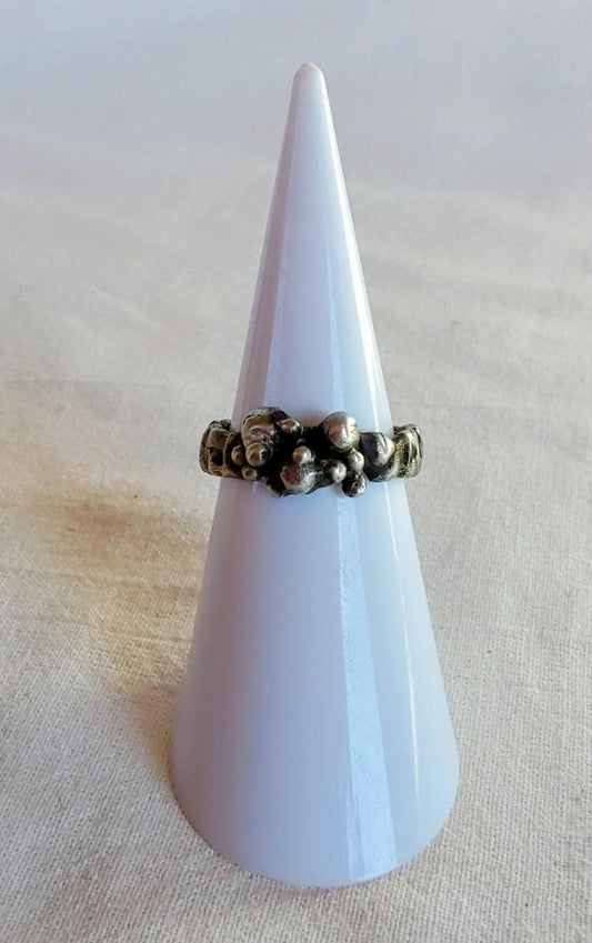 Bague brutaliste contemporaine T61 étain massif vieilli