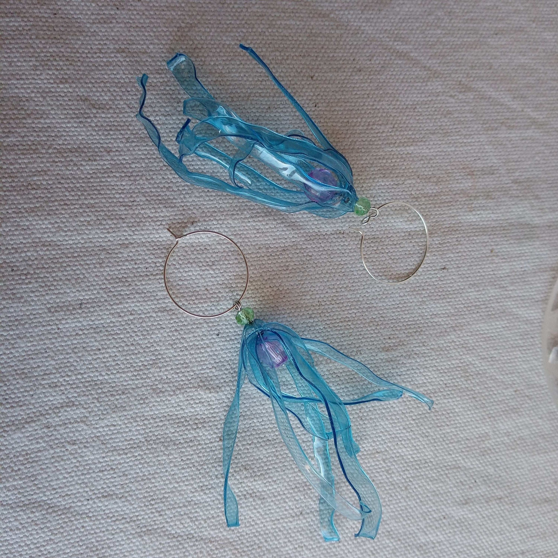 Créoles bleu et vertes, plastique upcycling