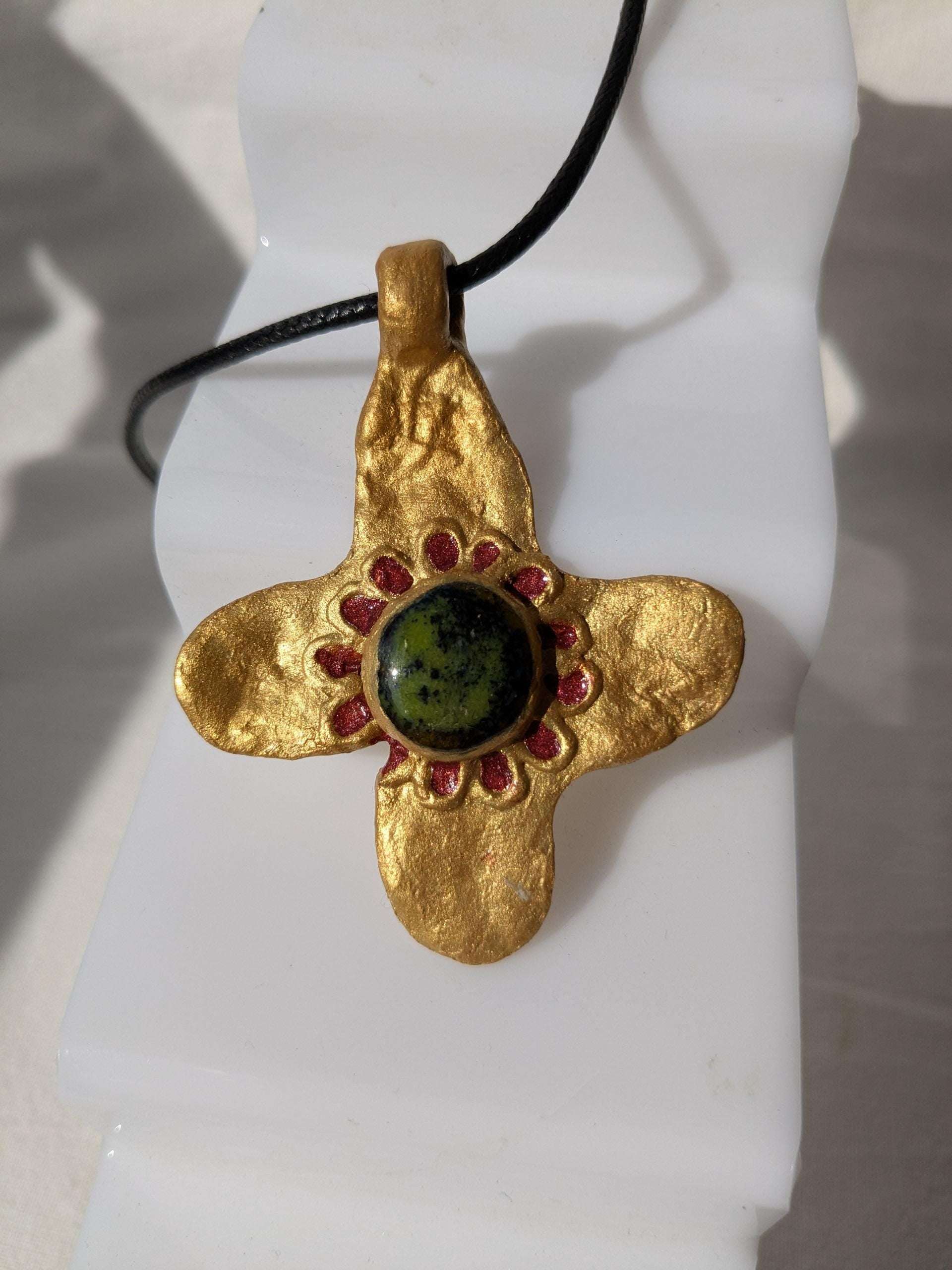 Pendentif ancienne croix byzantine or vert rouge