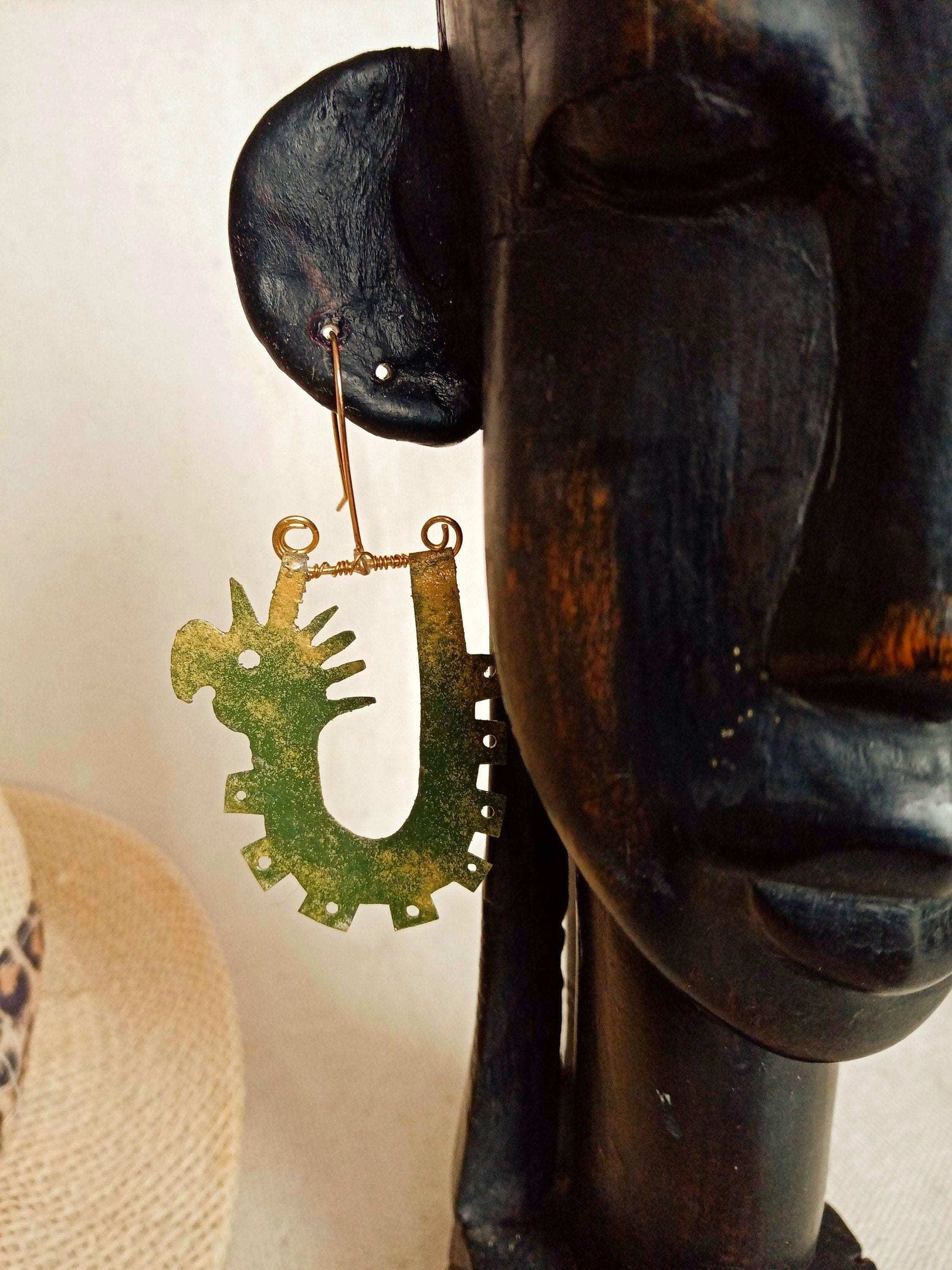 Boucles  légères inca en laiton émaillées vertes et or