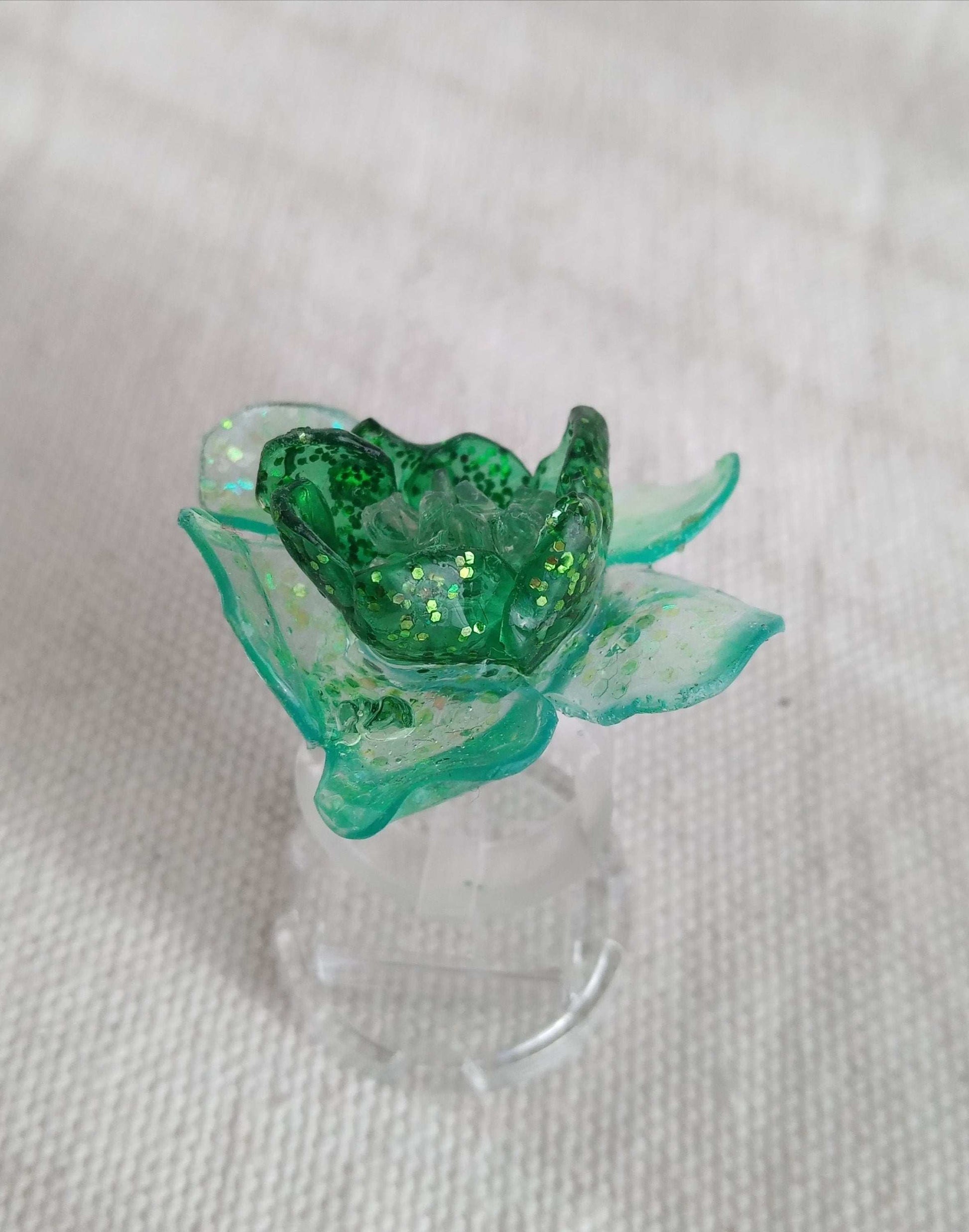Bague  T55 fleur verte en plastique pailleté surcyclé