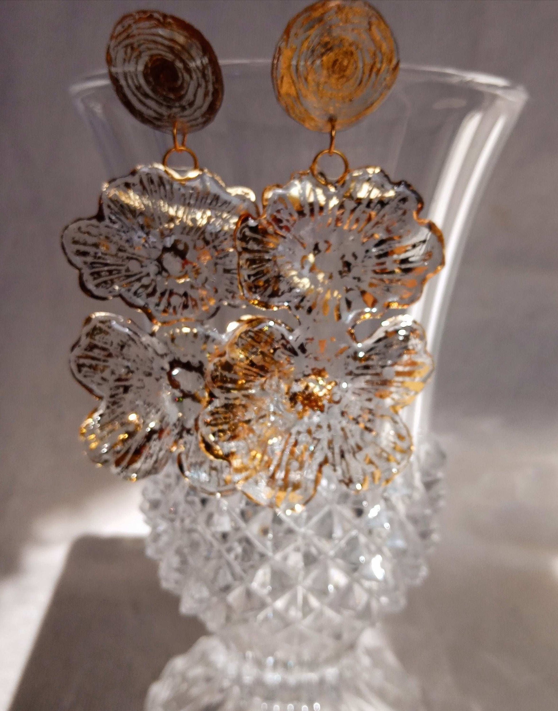 Clous d'oreilles fleurs dorées pendantes longues bohèmes fait main