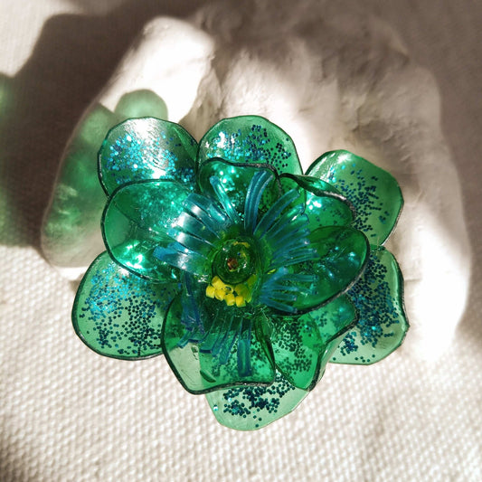 Bague  T56 fleur verte pailletée coeur jaune upcycling