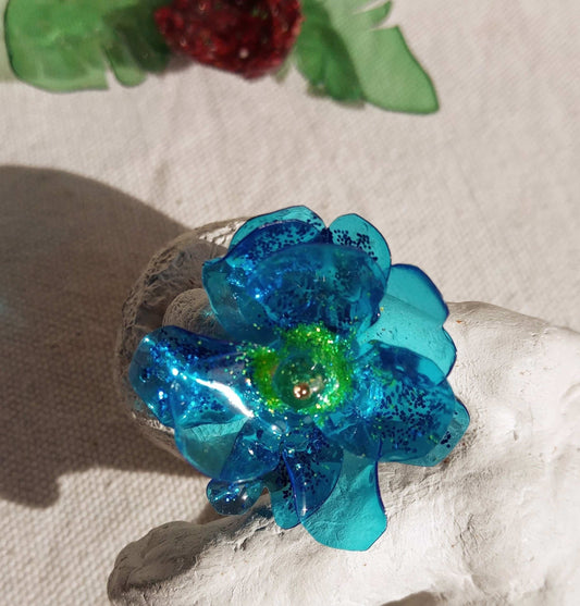 Bague  T53 fleur bleu pailleté en plastique surcyclé