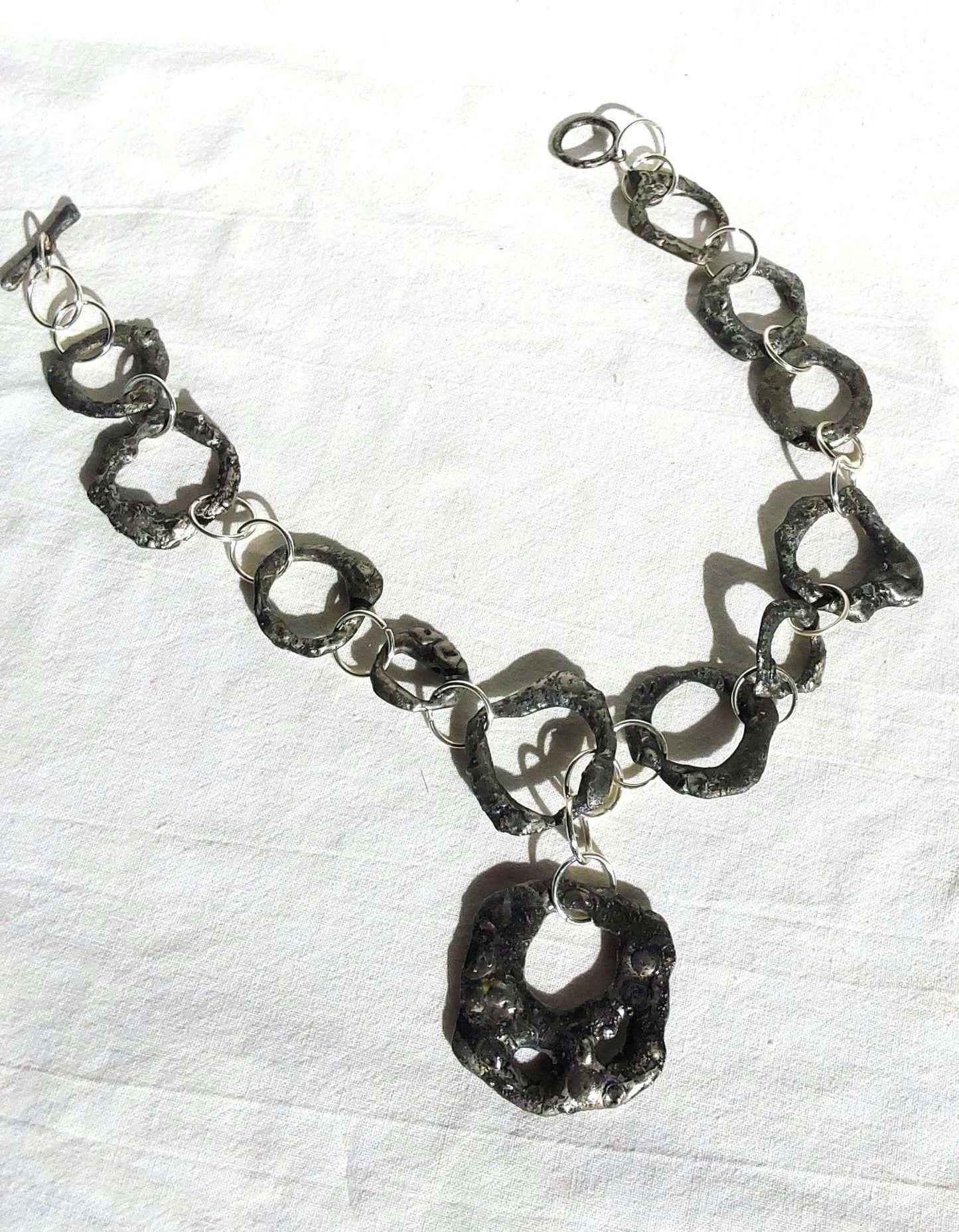Collier  brutaliste gothique étain vieilli