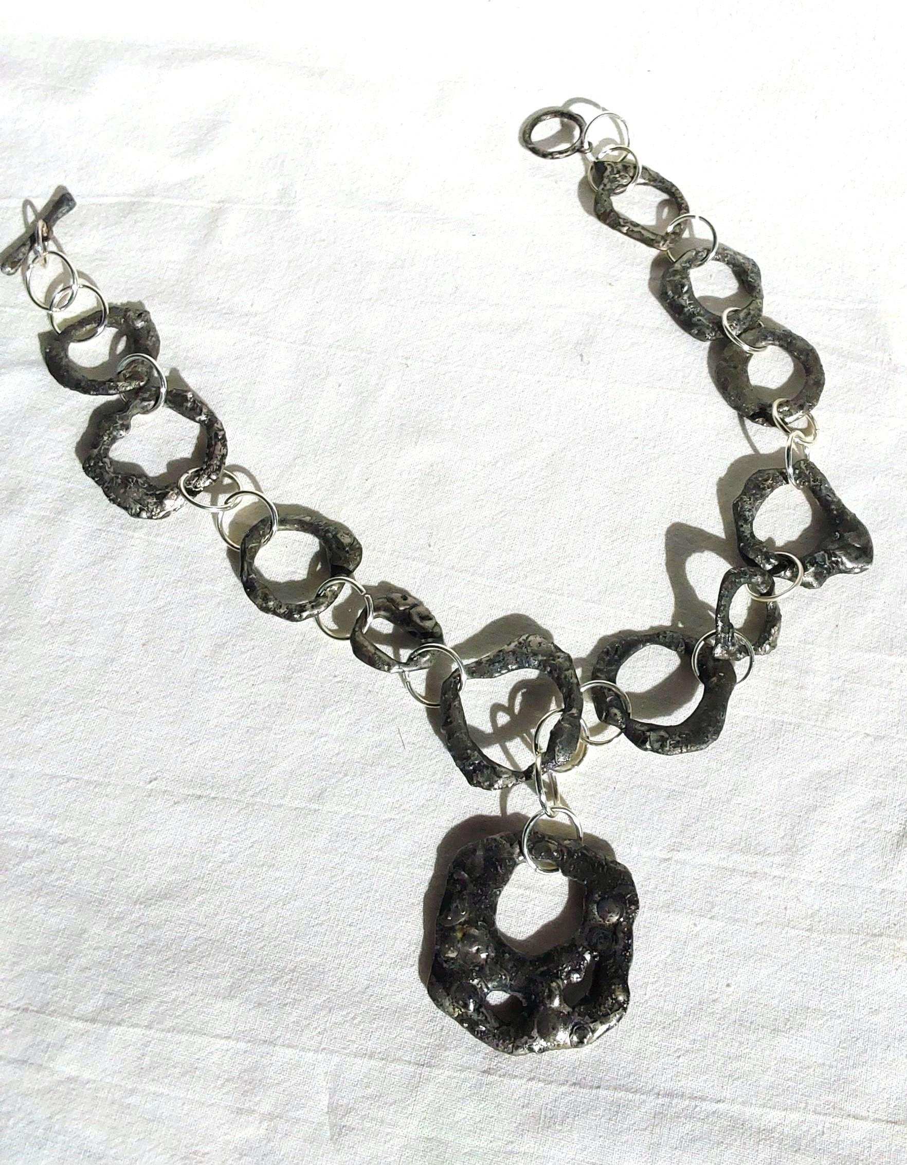 Collier  brutaliste gothique étain vieilli