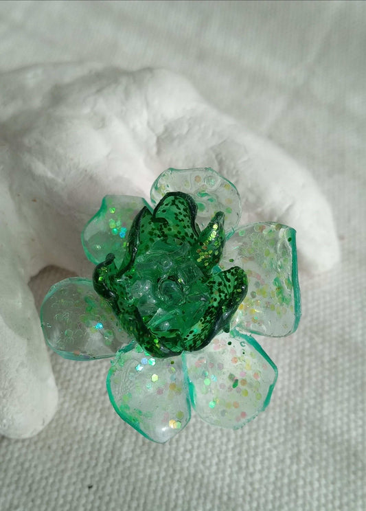 Bague  T55 fleur verte en plastique pailleté surcyclé