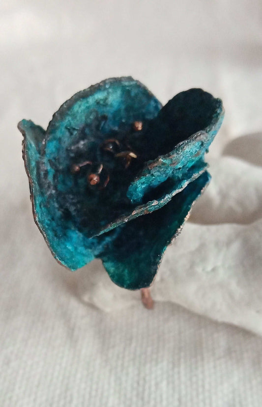 Bague T55 fleur bleue unique et audacieuse
