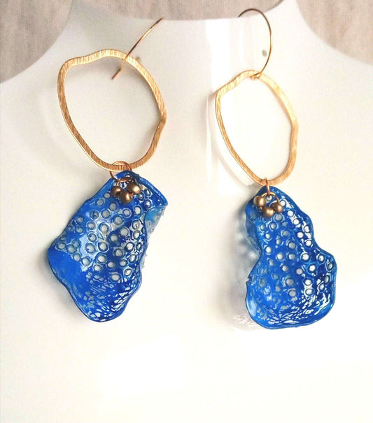 Boucles d'oreilles  longues  10 cm bleues plastique upcycling