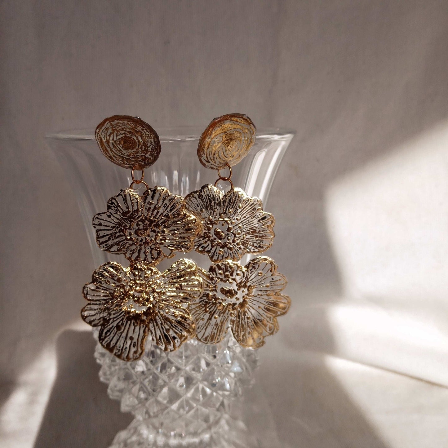 Clous d'oreilles fleurs dorées pendantes longues bohèmes