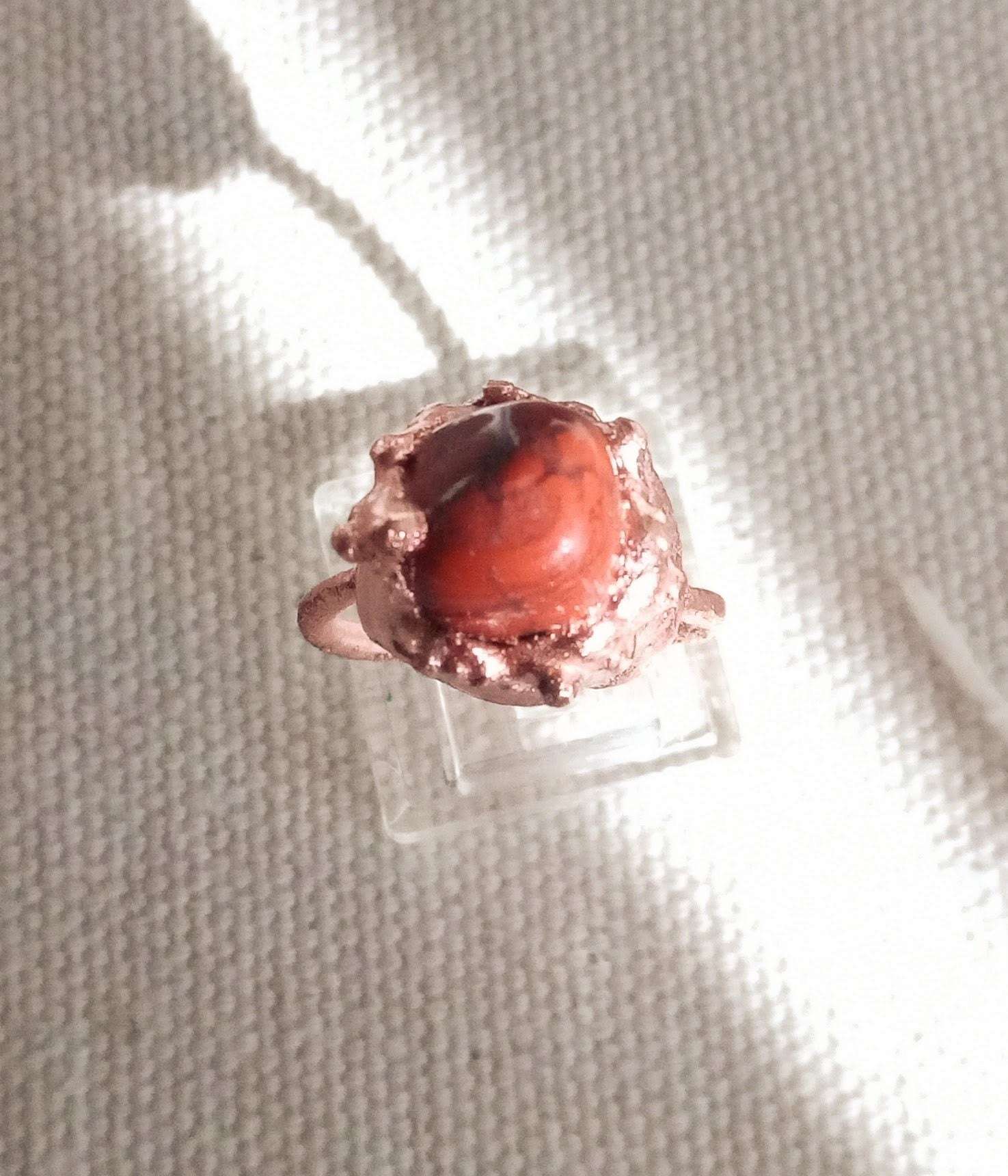 Bague Jaspe rouge T56 style brutaliste